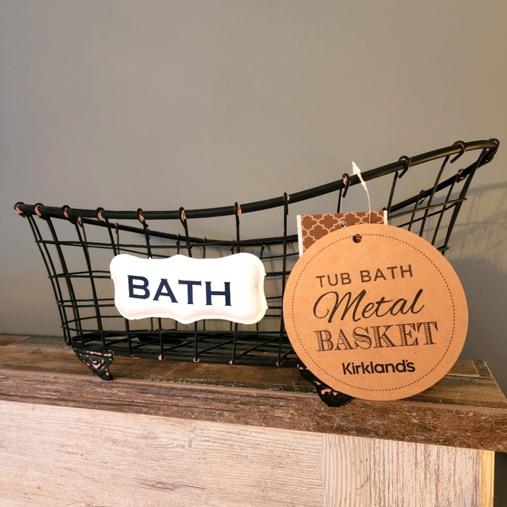 Metal basket display for bathroom